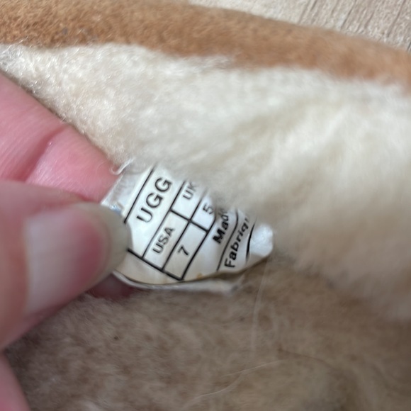 Rare Hawaiian stamped Ugg slippers - Picture 4 of 4